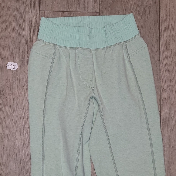 Lululemon Happy Yin Year Sweatpant Size 2 - Picture 9 of 16